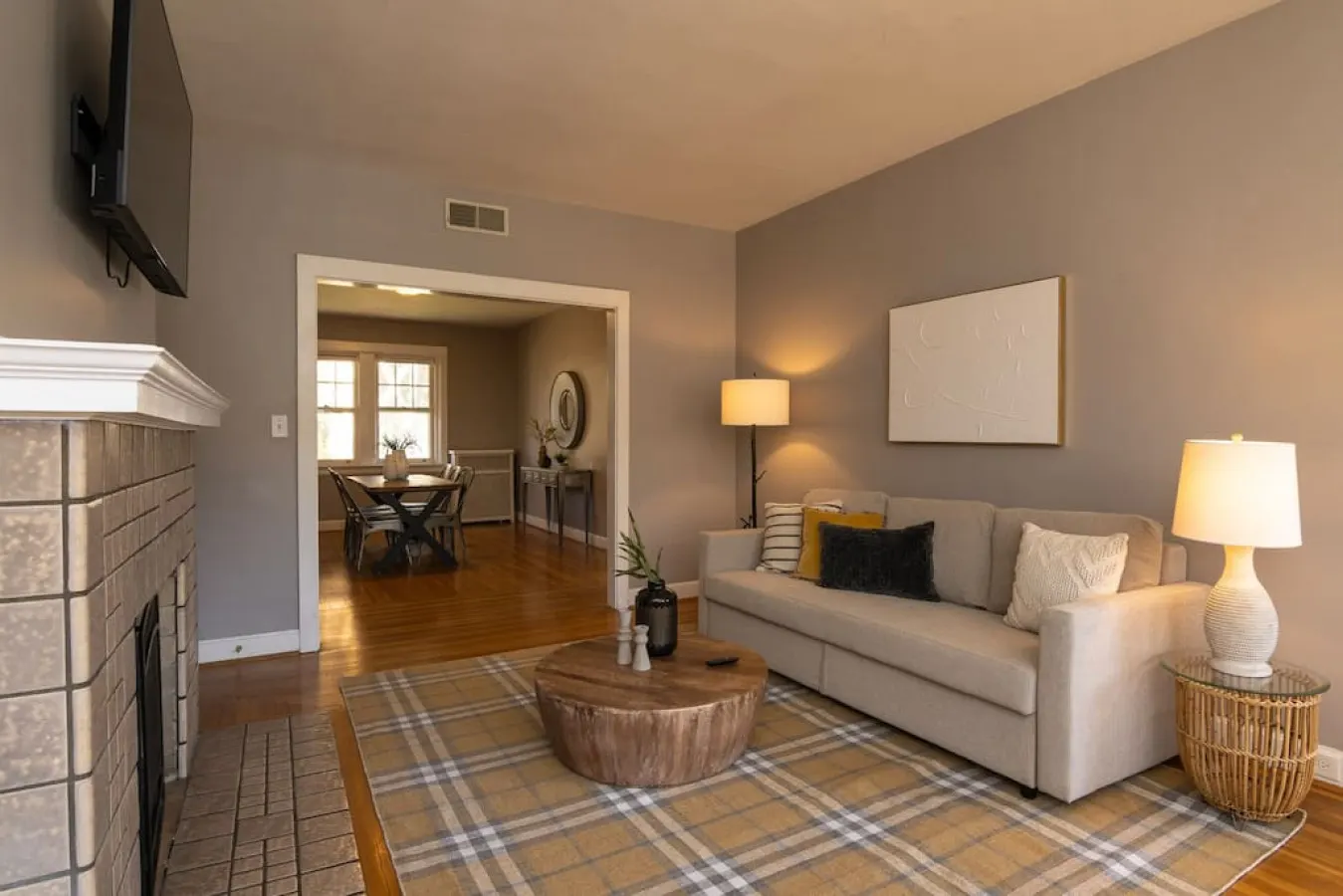Spacious in Hyde Park with Patio 11