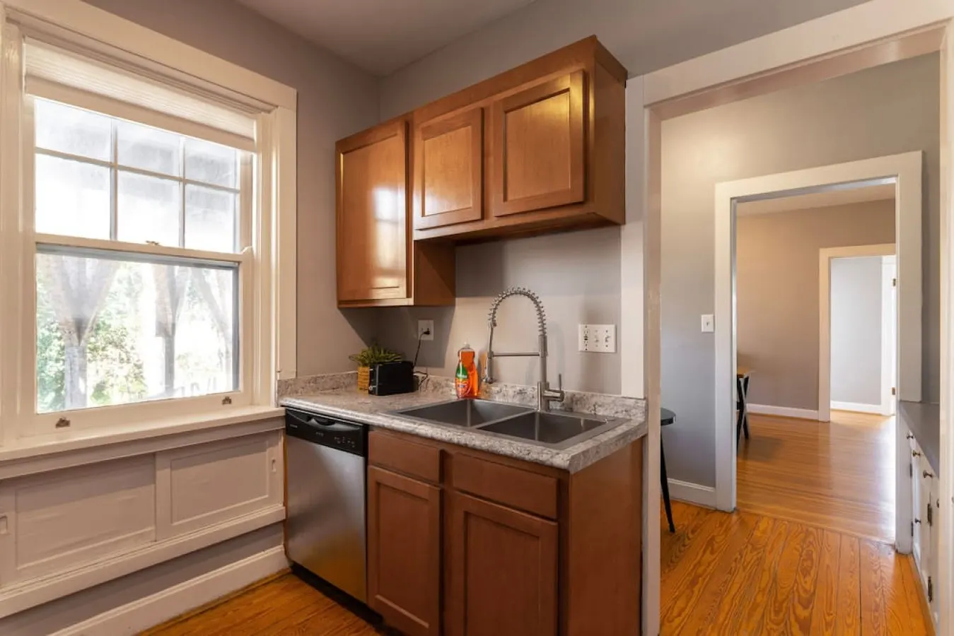 Spacious in Hyde Park with Patio 15