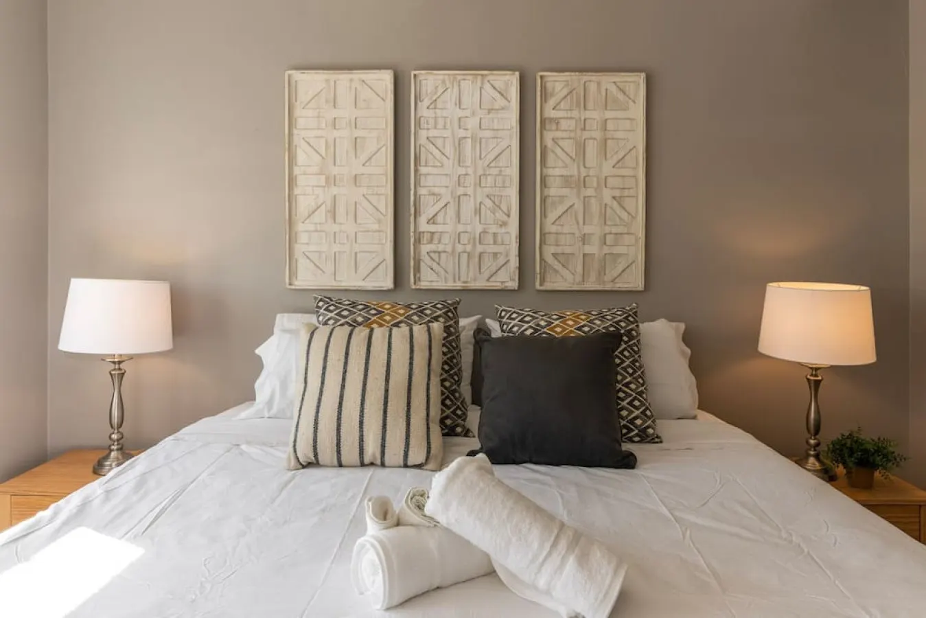 Spacious in Hyde Park with Patio 6