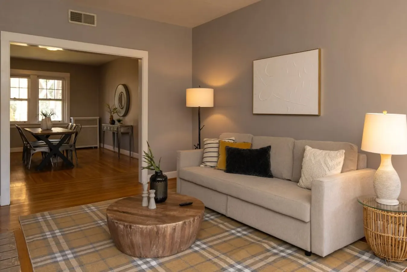 Spacious in Hyde Park with Patio 7