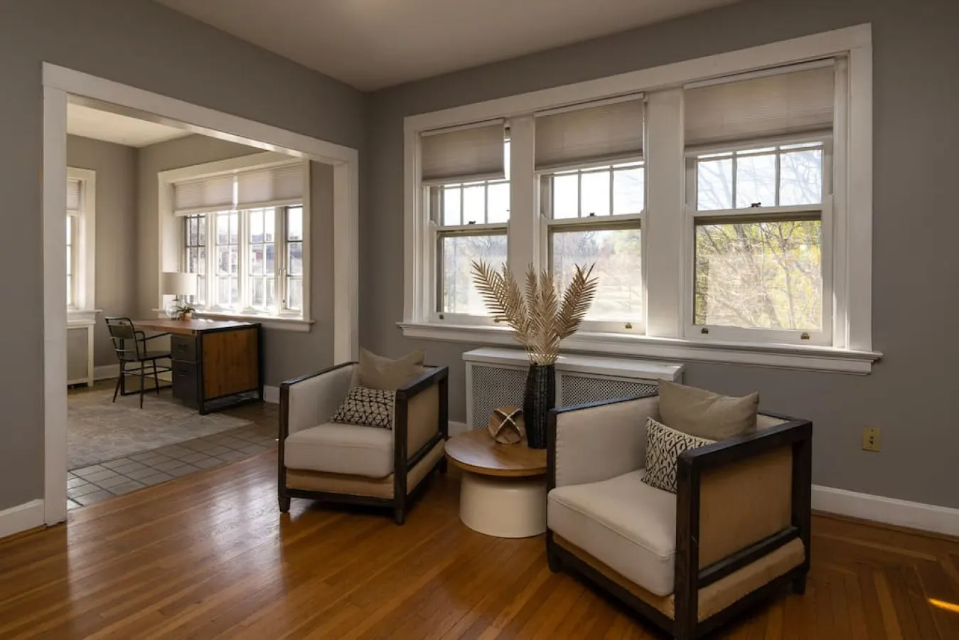 Spacious in Hyde Park with Patio 8