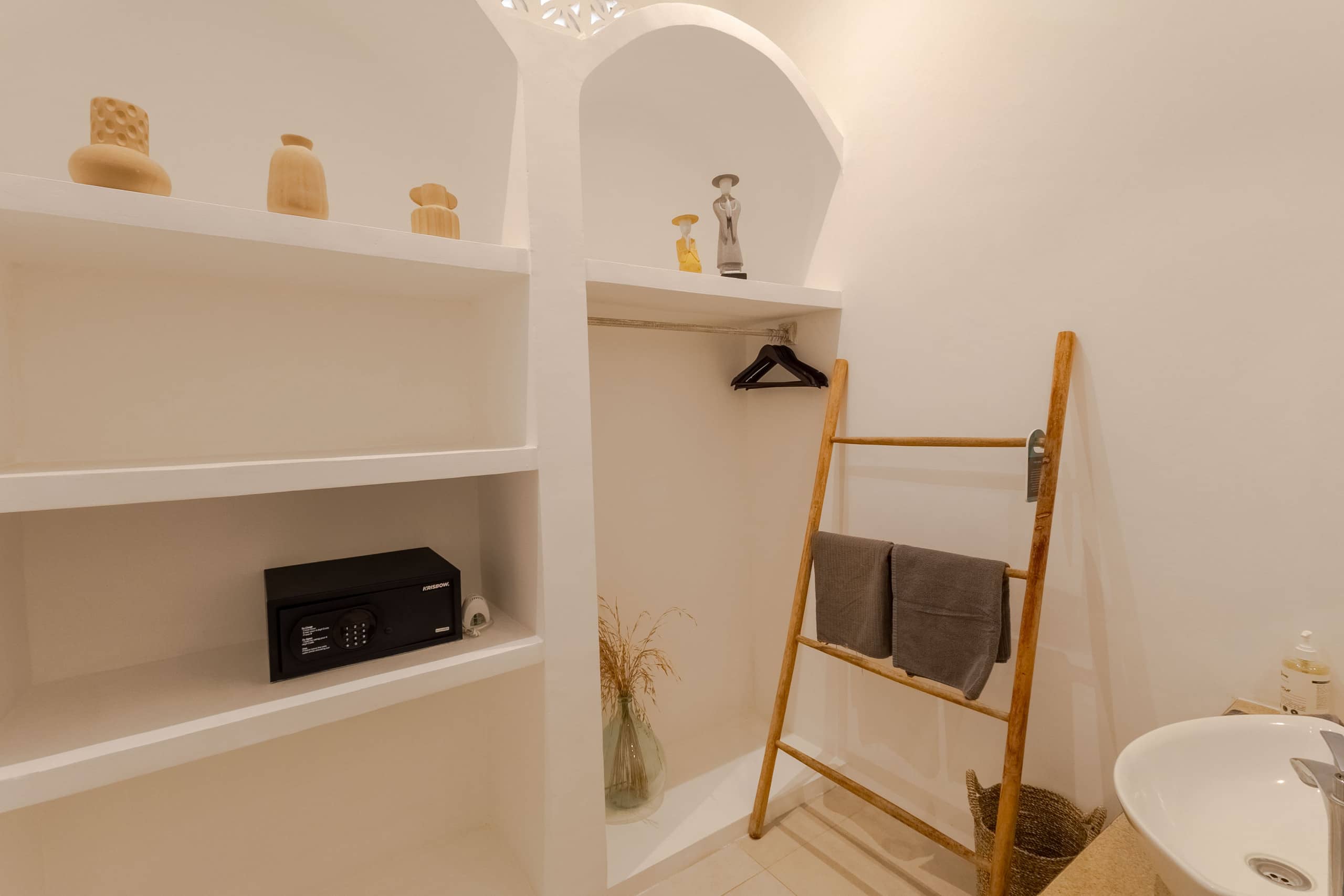 Family Getaway! 3BR Pool Villa in Central Seminyak 26
