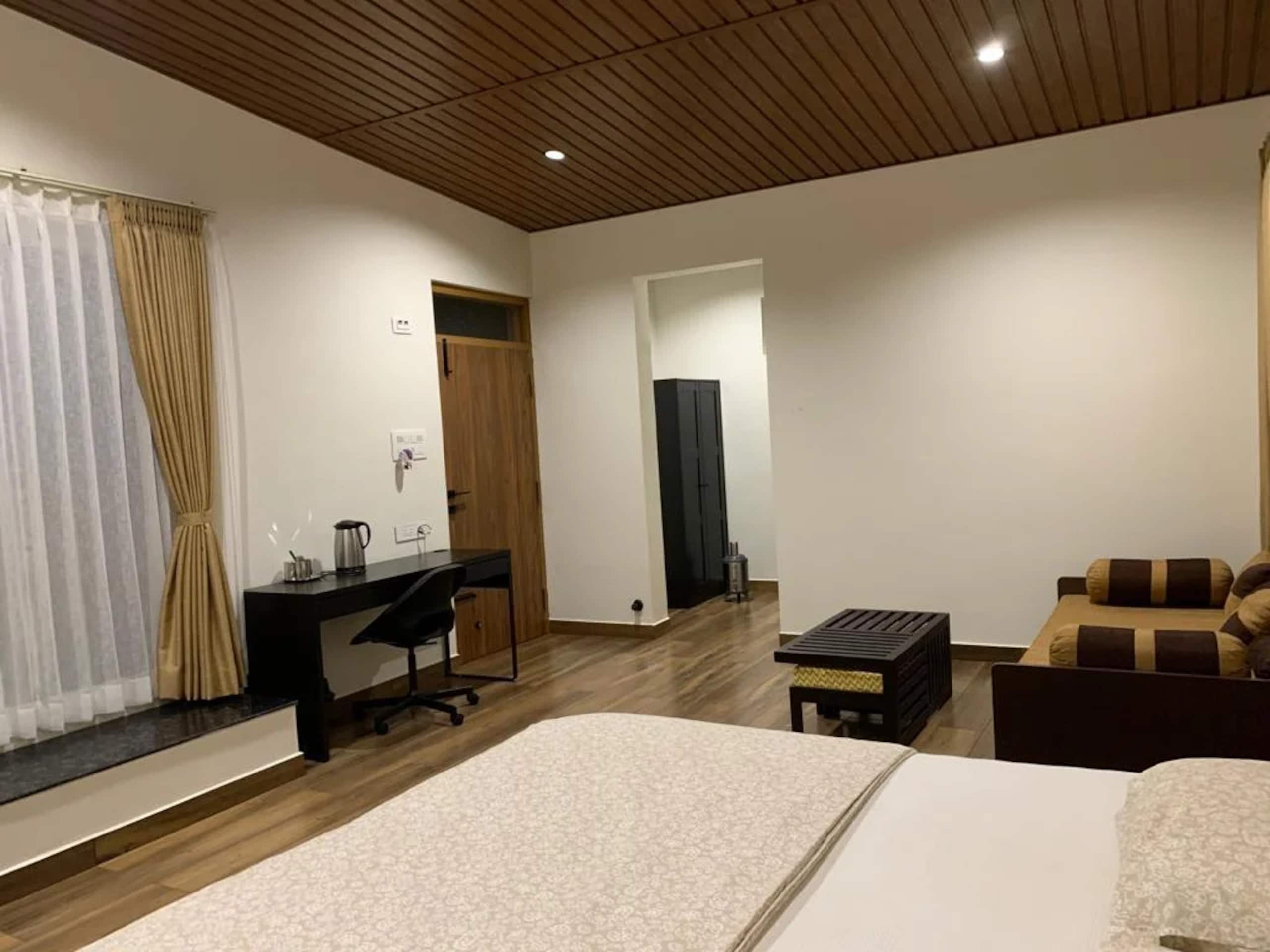 Livingston Homestay-Wooden Cottage-Chikmagalur 12