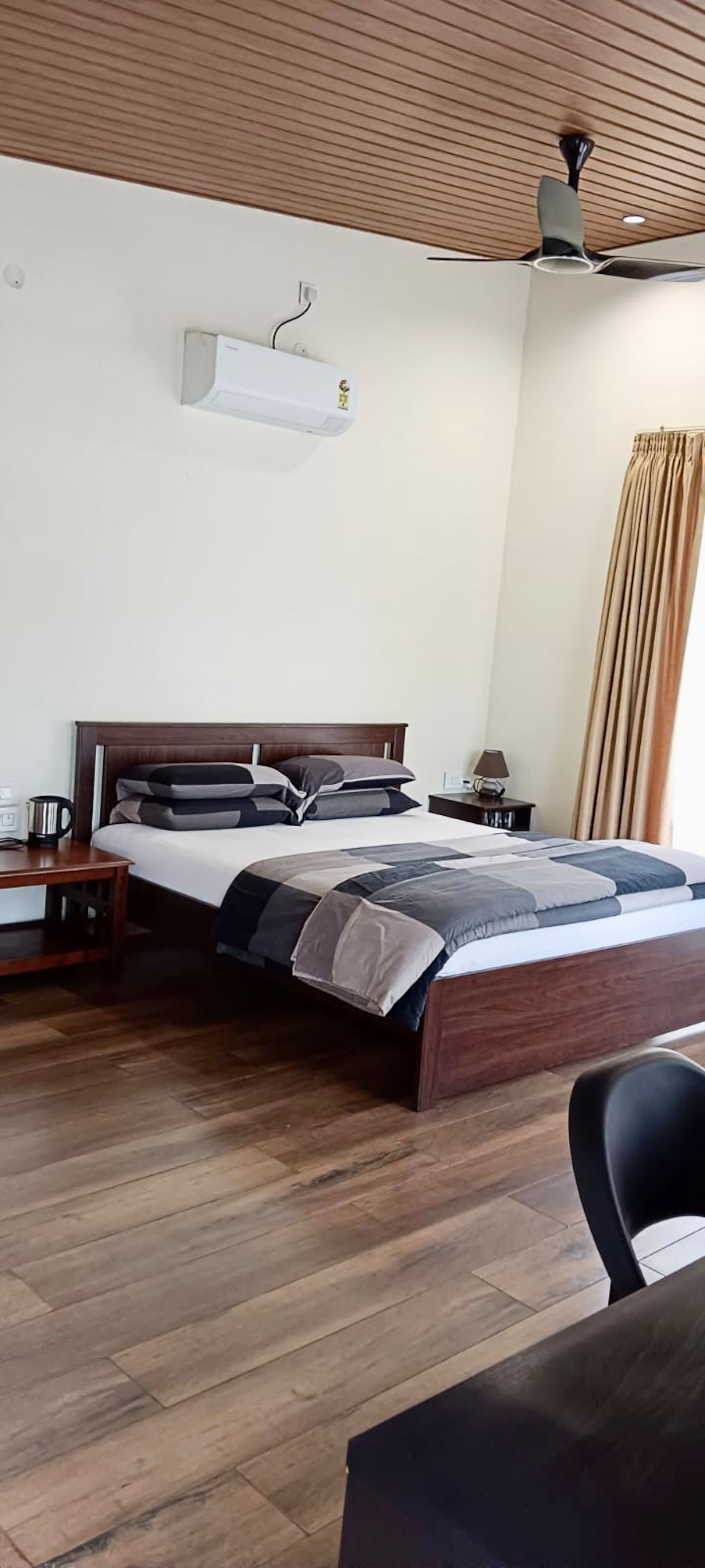 Livingston Homestay-Wooden Cottage-Chikmagalur 9