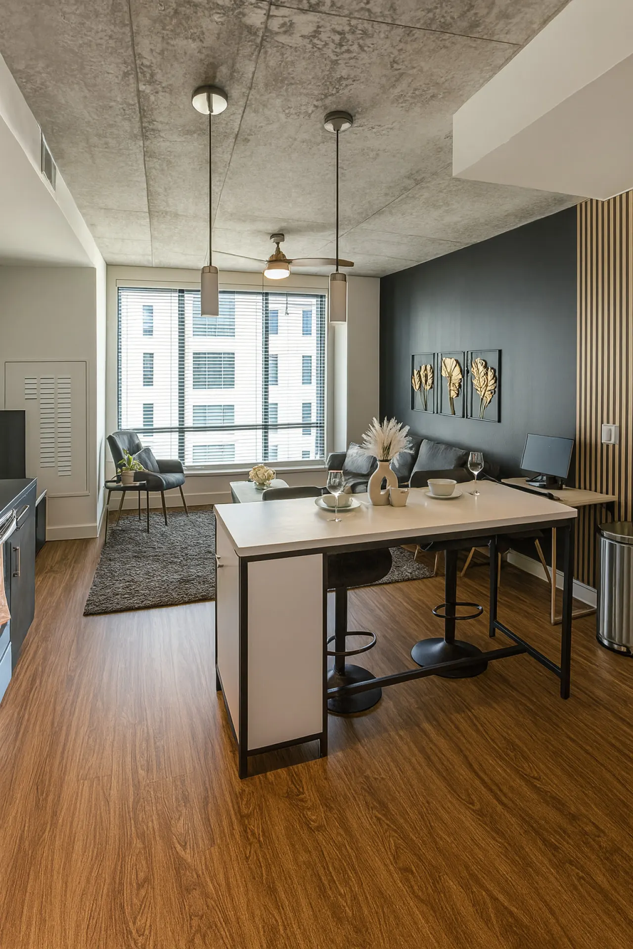 City Escape 2BR Apt w/ Resort Amenities 4