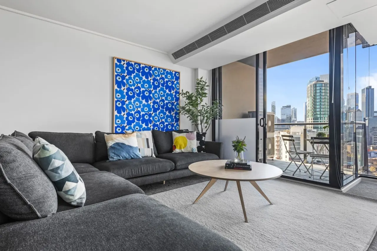 Aiko- Penhouse style 3 bed/2bath Melbourne Home — photo 2
