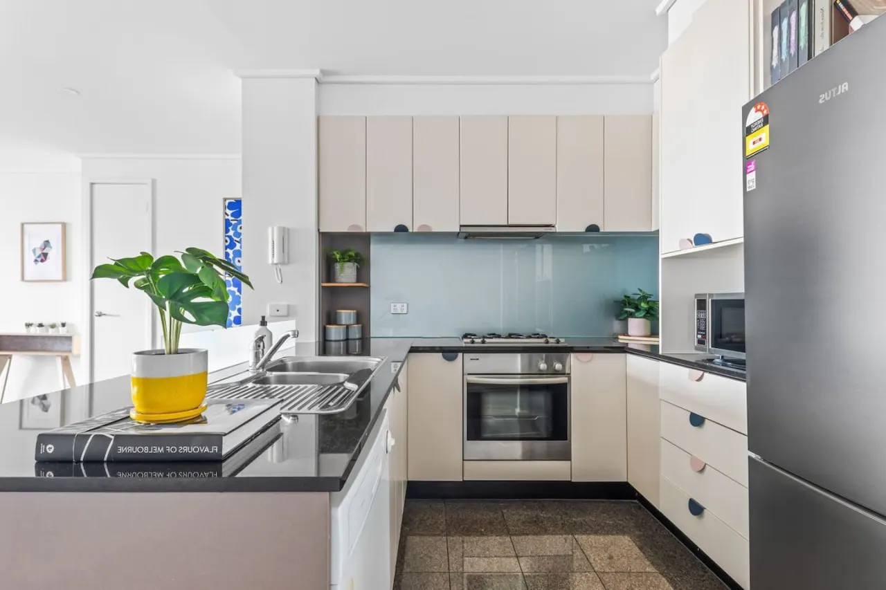 Aiko- Penhouse style 3 bed/2bath Melbourne Home 13
