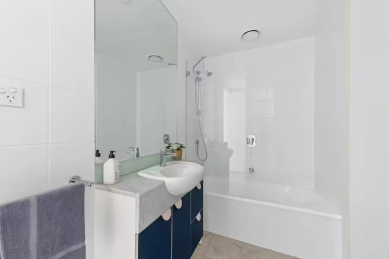 Aiko- Penhouse style 3 bed/2bath Melbourne Home 14