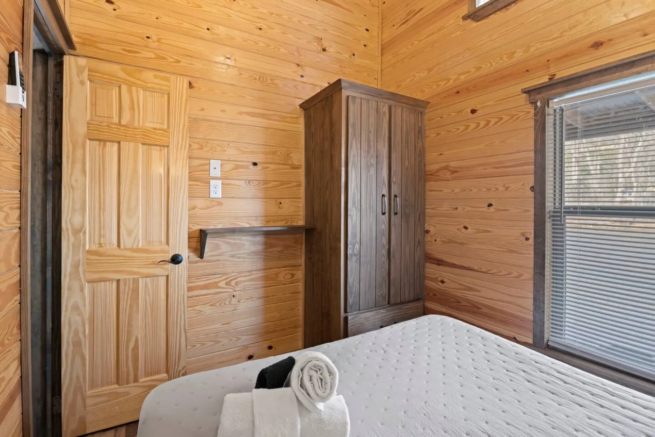 Riverfront Cabin Fish, Hike & 5 Min to Sylva 12