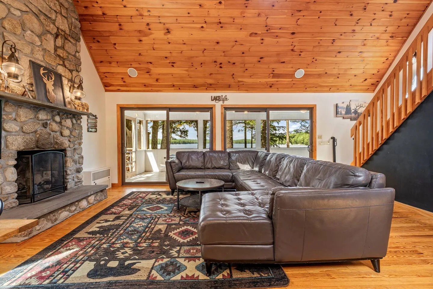 Lakefront Large Dock, Deck & Fire Pit Sleeps12 10