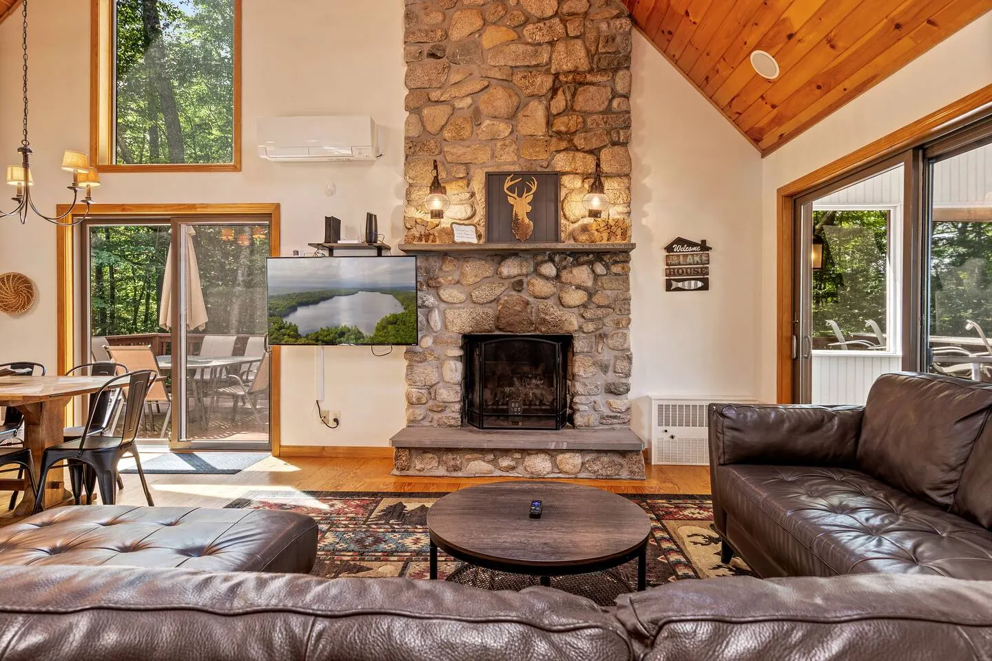 Lakefront Large Dock, Deck & Fire Pit Sleeps12 11