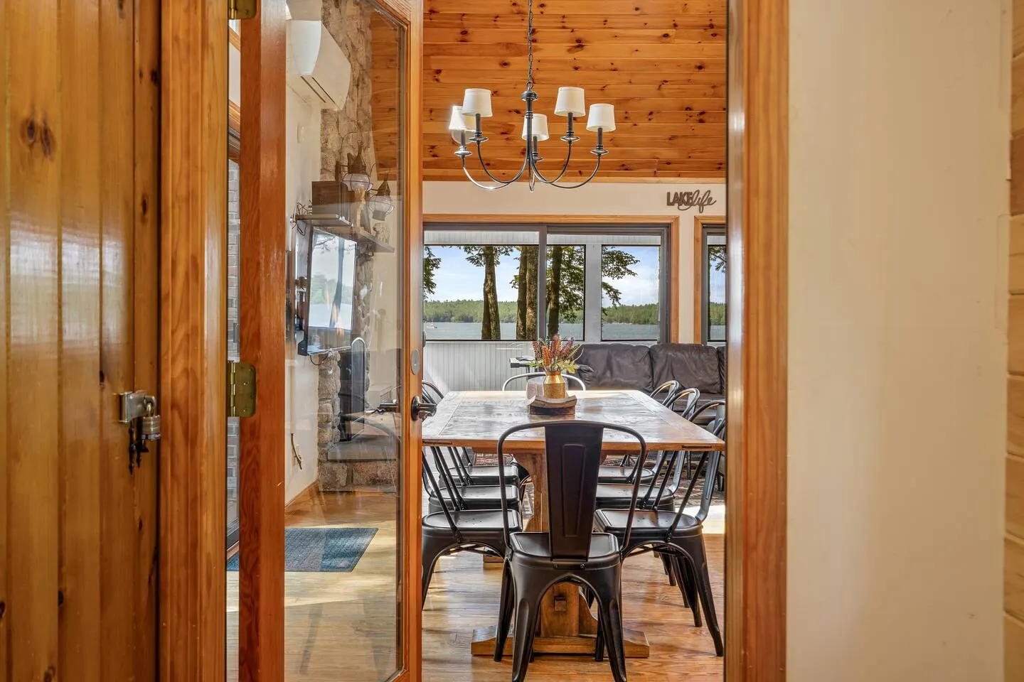 Lakefront Large Dock, Deck & Fire Pit Sleeps12 13