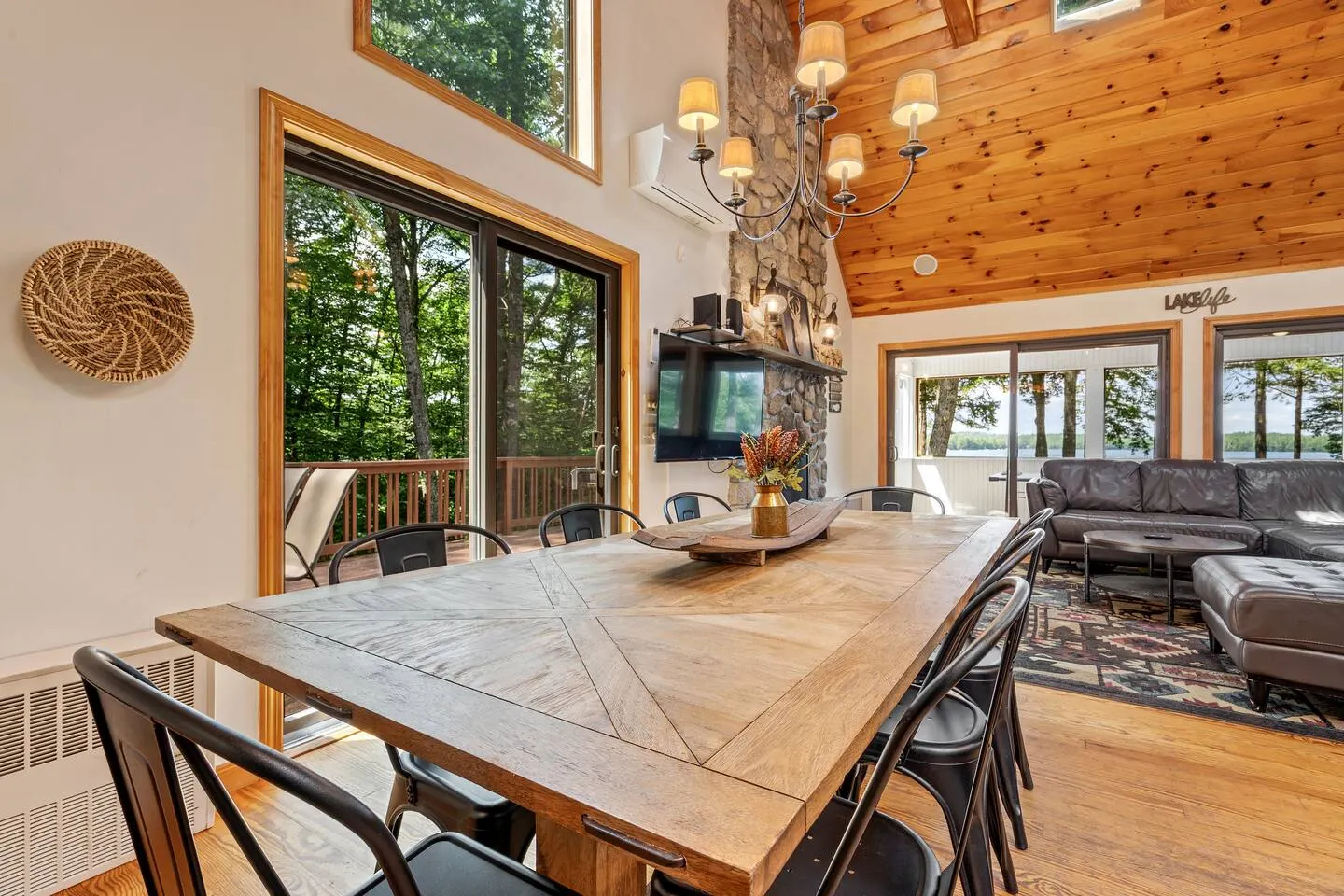 Lakefront Large Dock, Deck & Fire Pit Sleeps12 15
