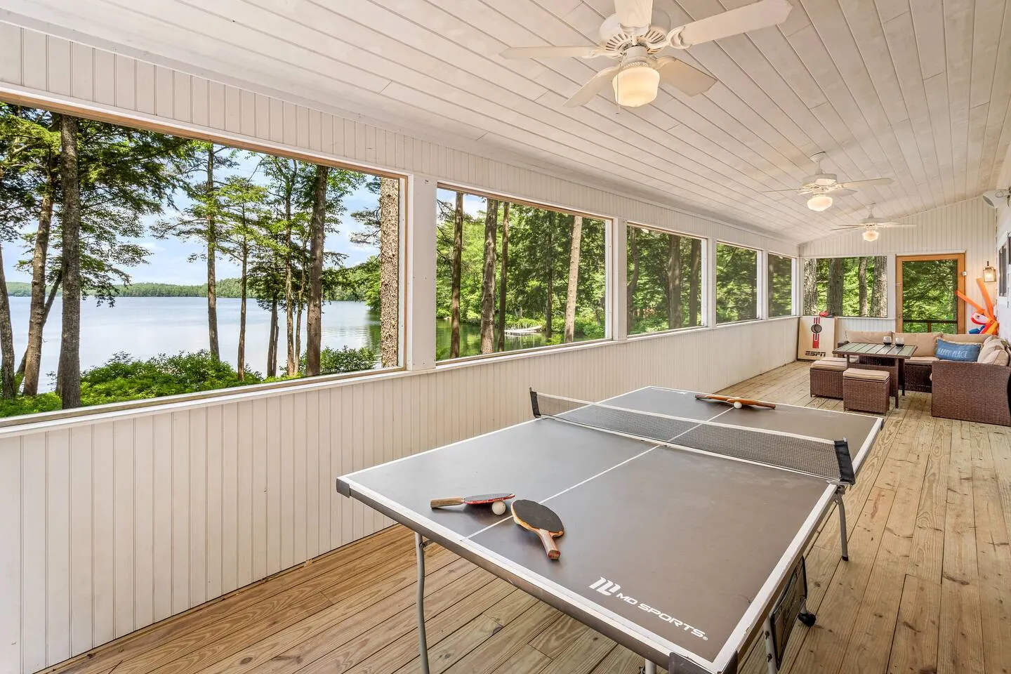 Lakefront Large Dock, Deck & Fire Pit Sleeps12 6