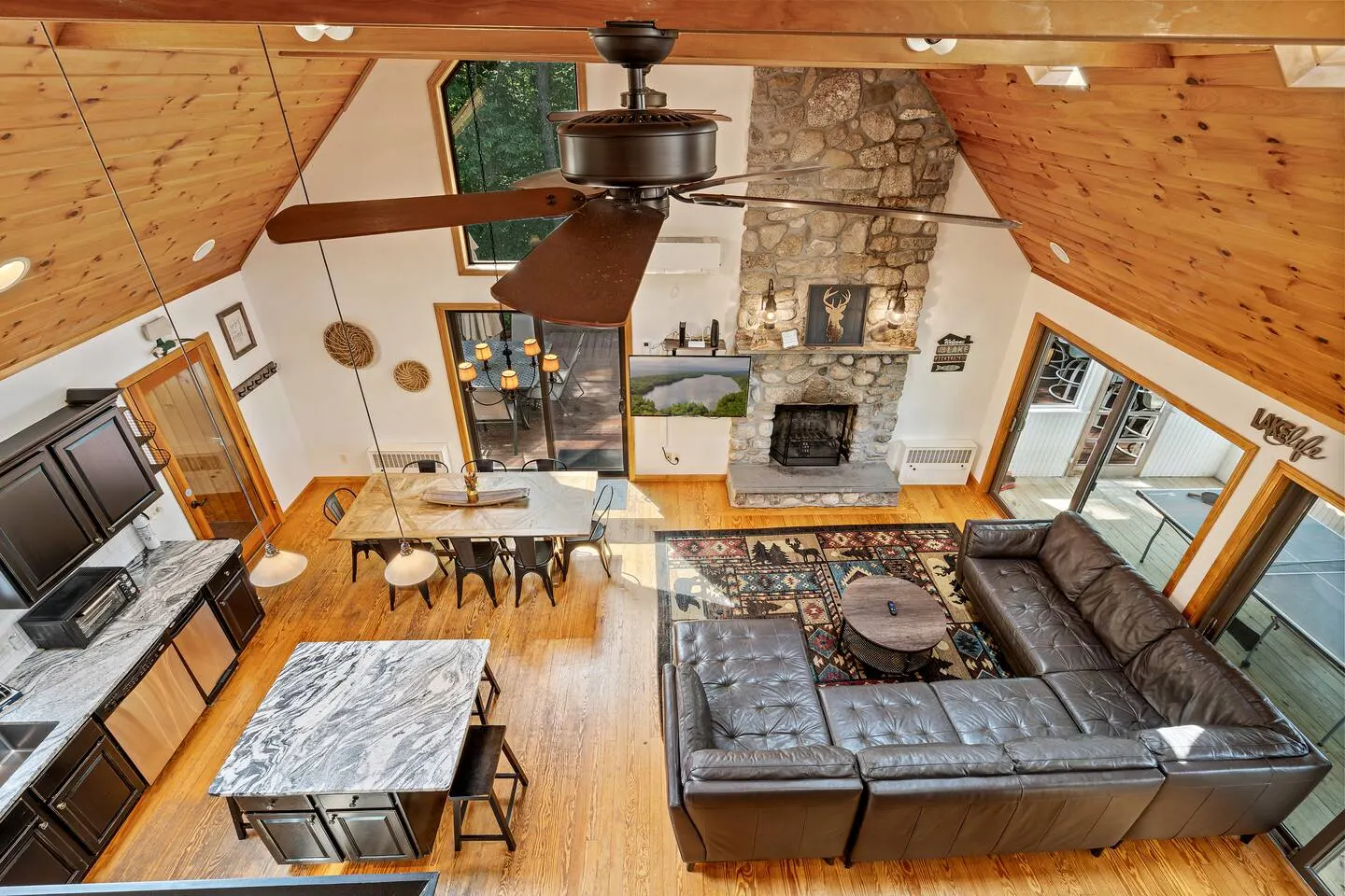 Lakefront Large Dock, Deck & Fire Pit Sleeps12 7