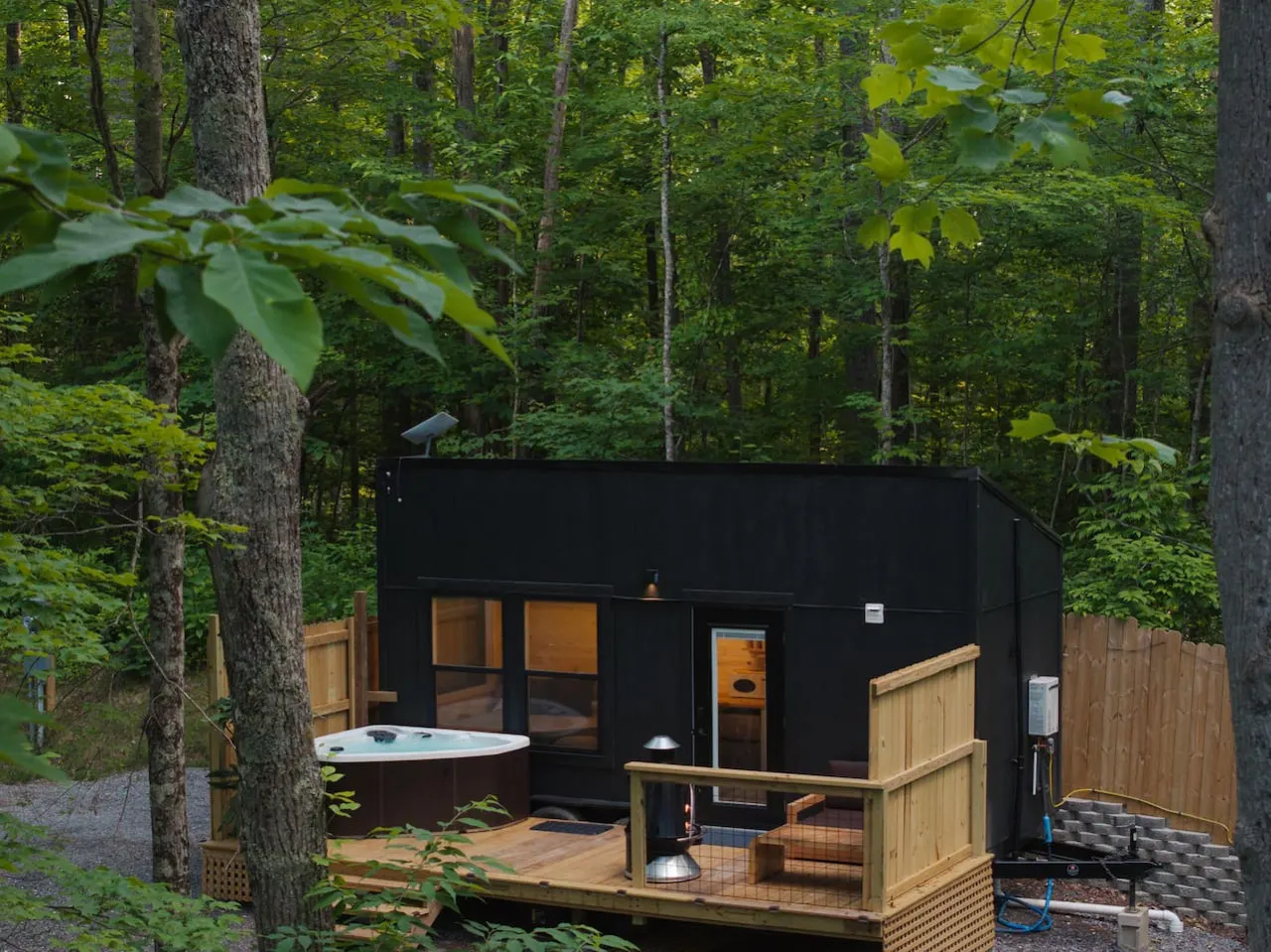 Romantic Getaway | Hot tub, Fire pit & Near Hiking