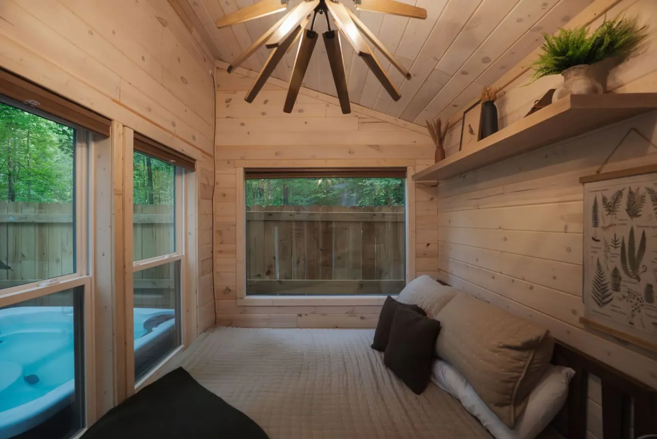 Romantic Getaway Hot tub, Fire pit & Near Hiking 2