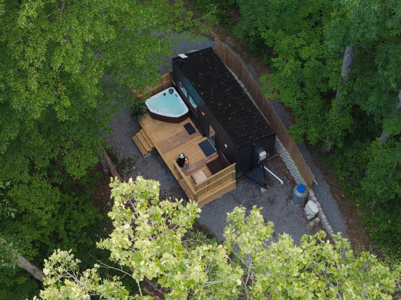 Romantic Getaway Hot tub, Fire pit & Near Hiking 12