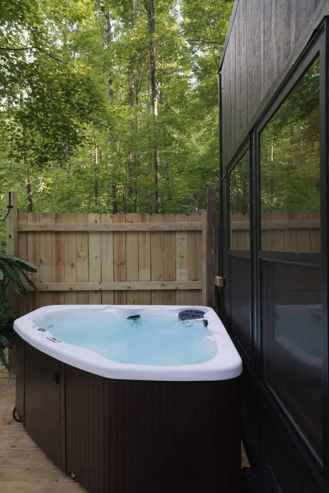 Romantic Getaway Hot tub, Fire pit & Near Hiking 13