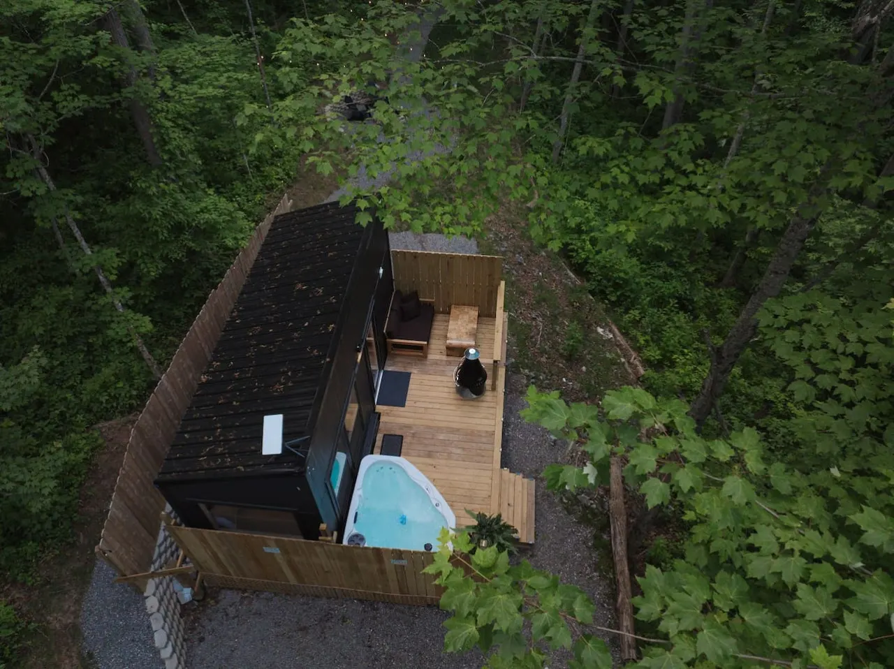 Romantic Getaway Hot tub, Fire pit & Near Hiking 14