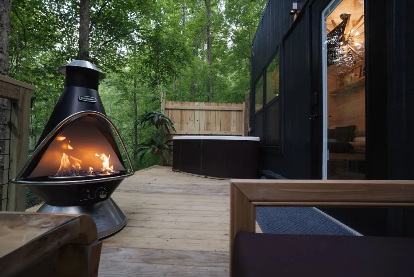 Romantic Getaway Hot tub, Fire pit & Near Hiking 17