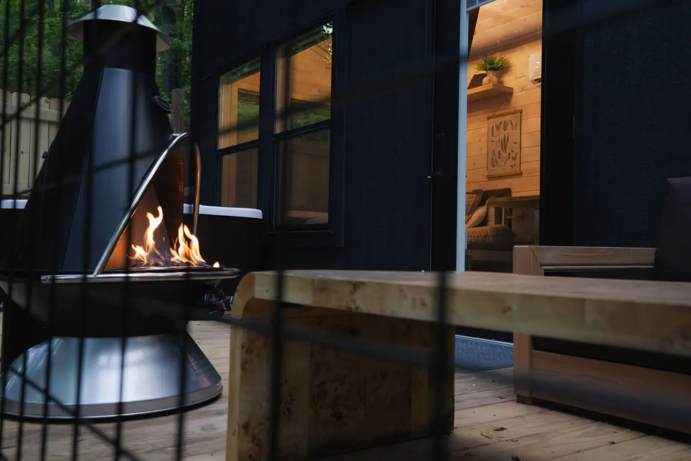 Romantic Getaway Hot tub, Fire pit & Near Hiking 19