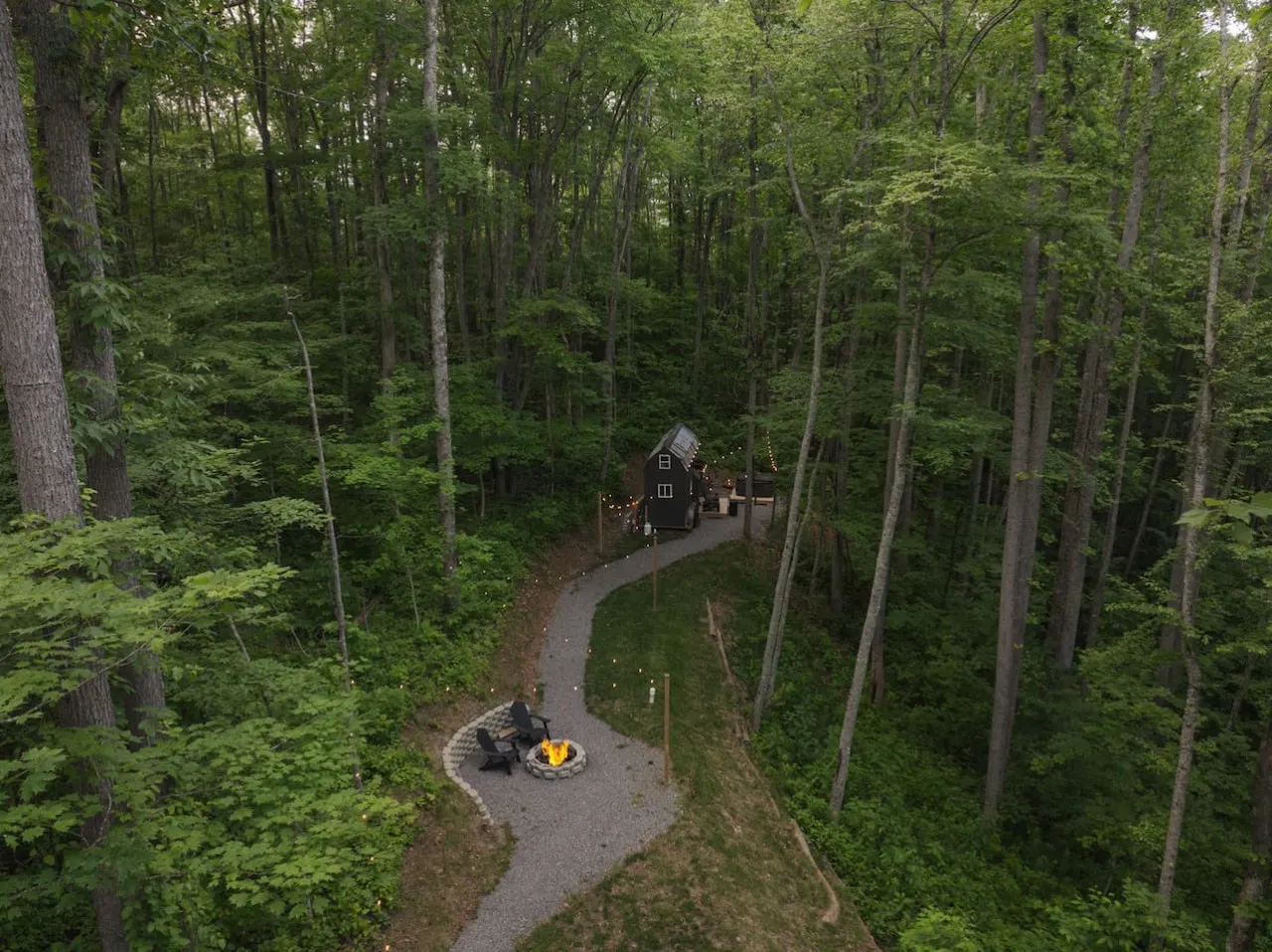 Romantic Getaway Hot tub, Fire pit & Near Hiking 20