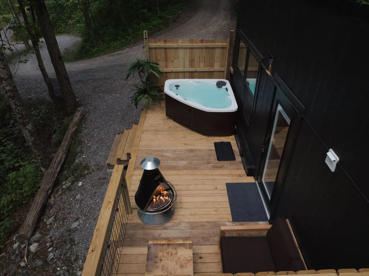 Romantic Getaway Hot tub, Fire pit & Near Hiking 3
