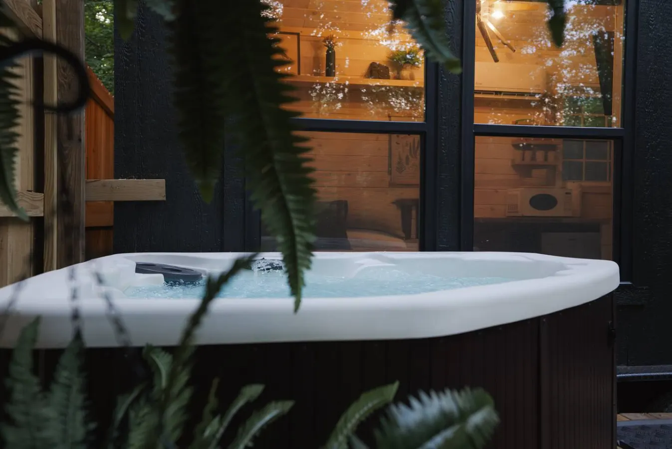 Romantic Getaway Hot tub, Fire pit & Near Hiking 4