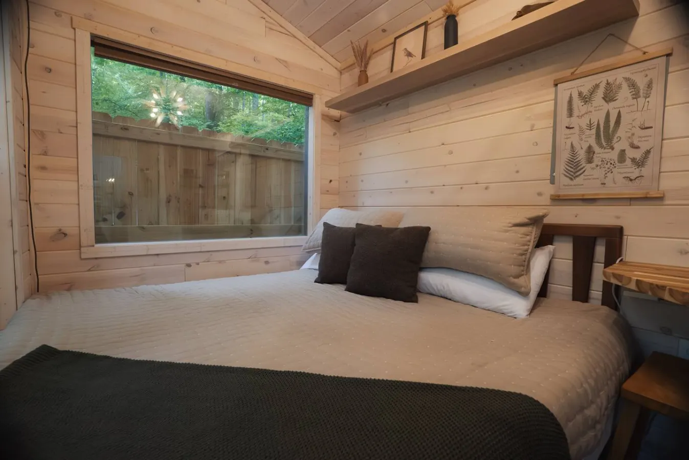 Romantic Getaway Hot tub, Fire pit & Near Hiking 8