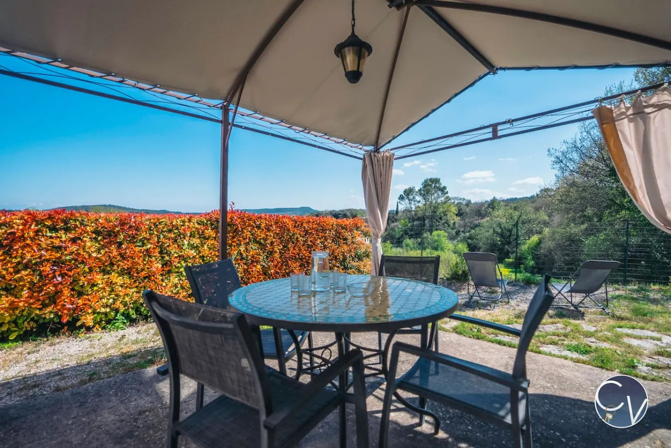 Villa avec vue, piscine & jacuzzi à Goudargues 11