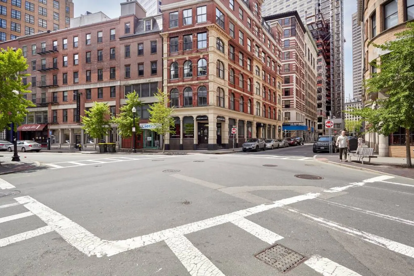 Lux 2br in Heart of FIDI District! 15