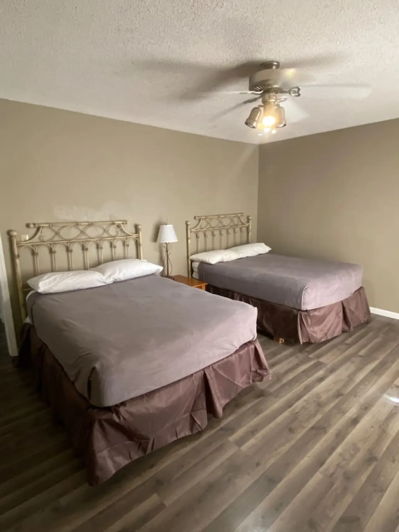 Bungalow- Bachelor/Bachelorette parties welcomed! 6