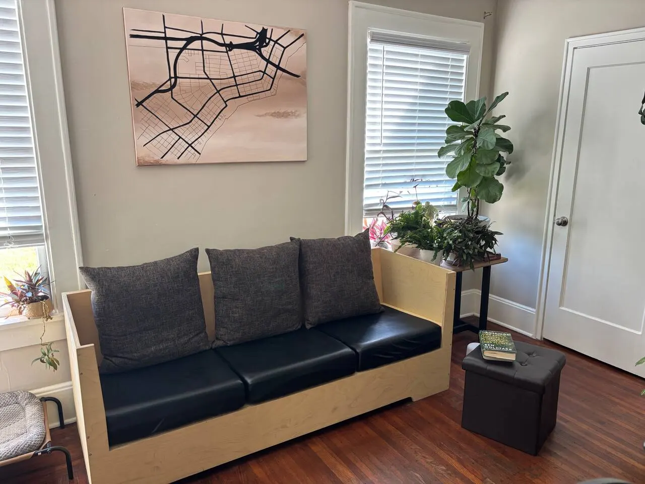 Riverside Retreat: Cozy 1-Bed Haven with Parking — foto 5