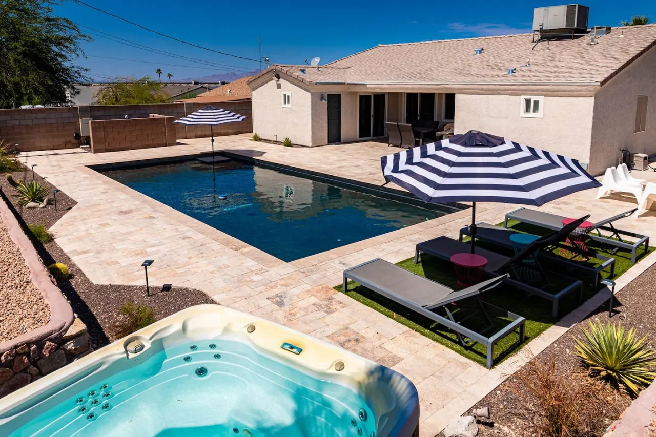 Havasu Sheik - Pool, Spa, Fire Pit, Pets, Ensuite Bathrooms