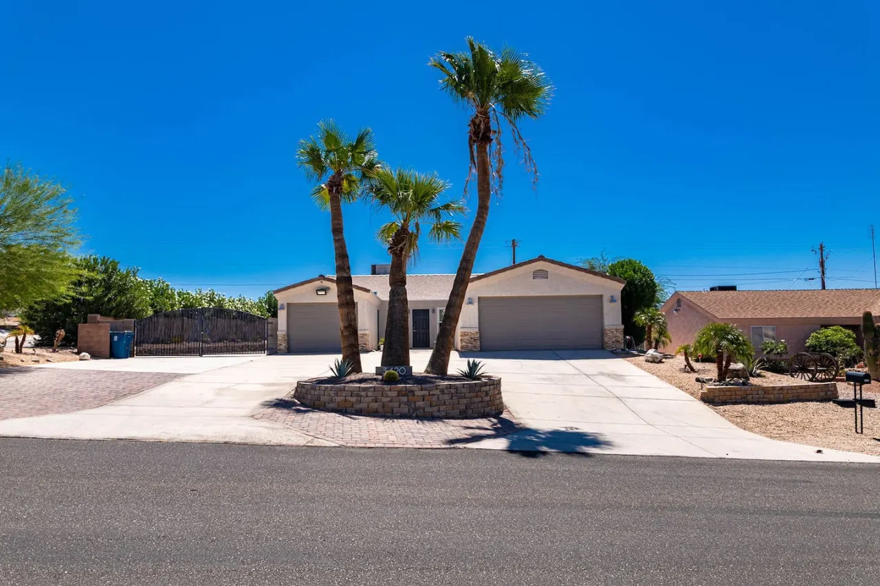 Havasu Sheik - Pool, Spa, Fire Pit, Pets, Ensuite Bathrooms — photo 2