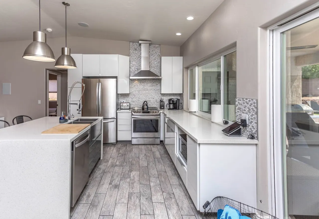 Havasu Sheik - Pool, Spa, Fire Pit, Pets, Ensuite Bathrooms 10