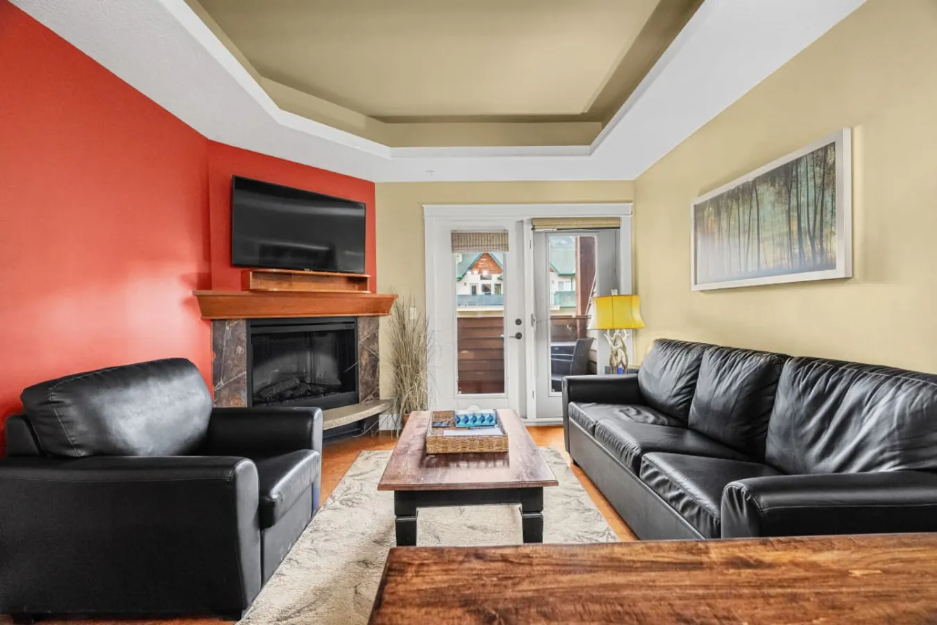 Fireplace Suite: Hot Tub, Pool & Free Park Pass 1