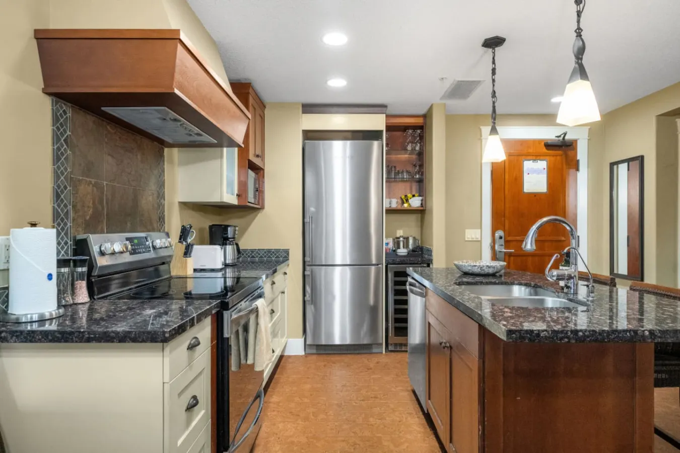 Fireplace Suite: Hot Tub, Pool & Free Park Pass 9