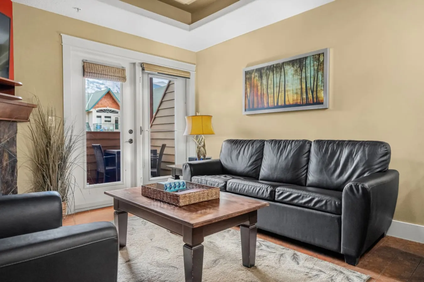 Fireplace Suite: Hot Tub, Pool & Free Park Pass 10