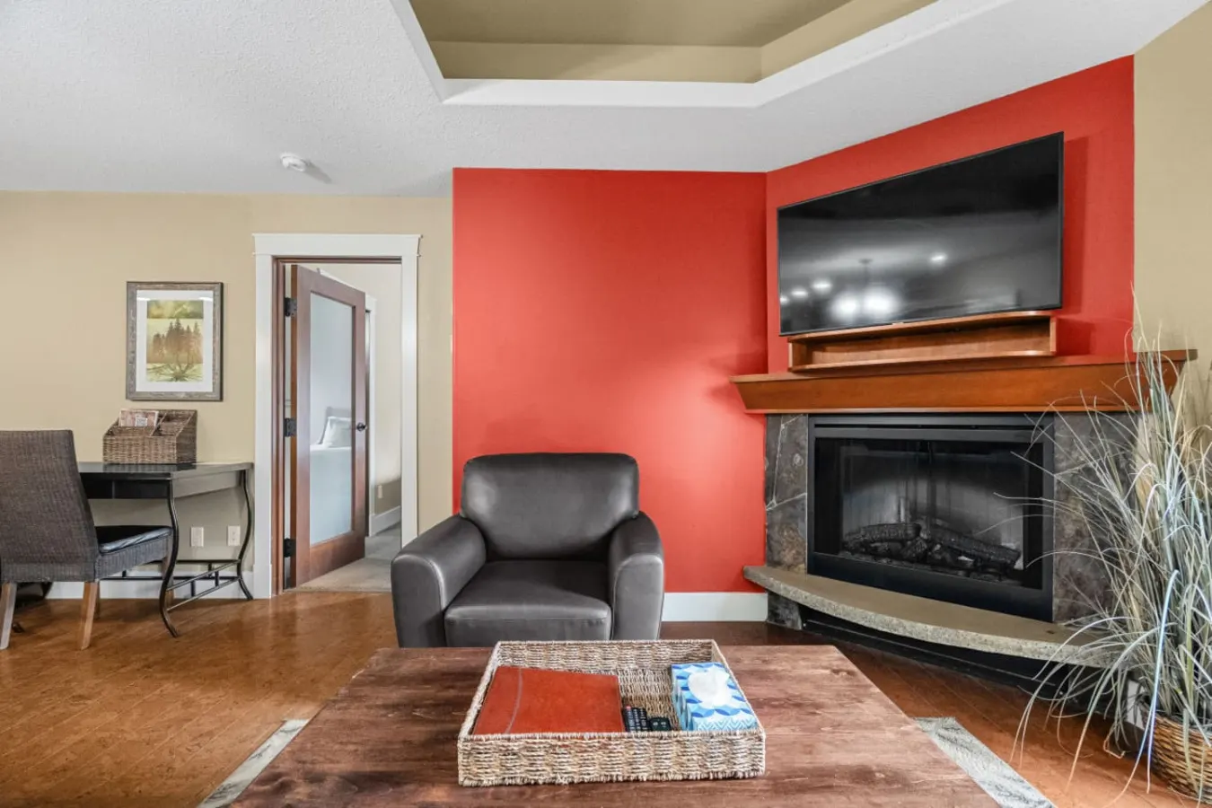 Fireplace Suite: Hot Tub, Pool & Free Park Pass 11