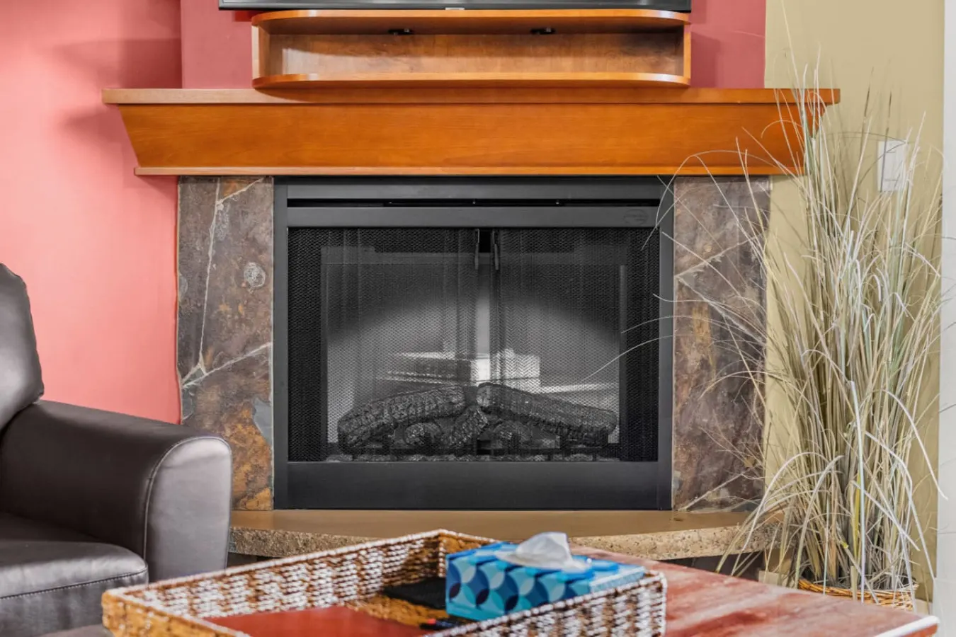 Fireplace Suite: Hot Tub, Pool & Free Park Pass 12