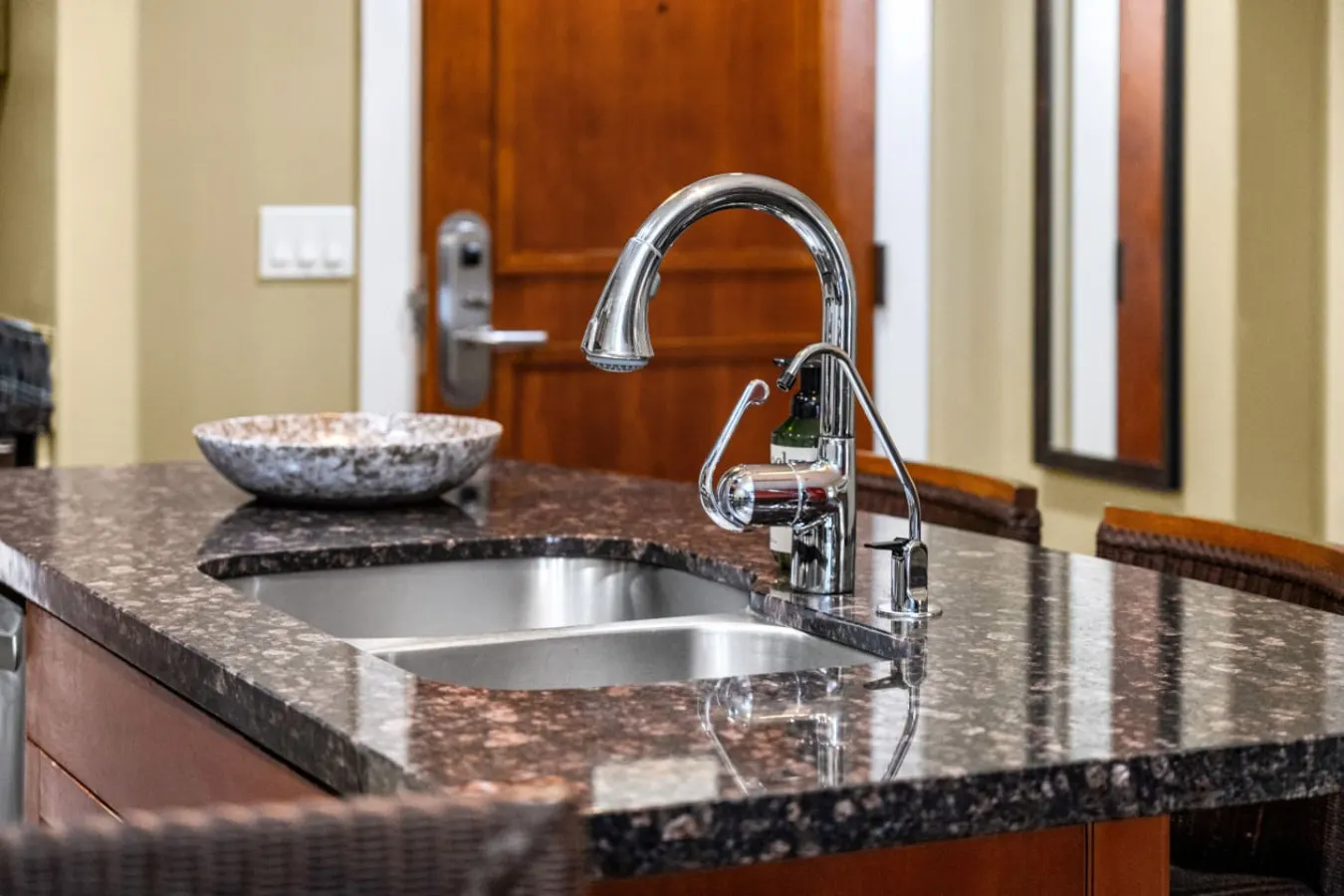 Fireplace Suite: Hot Tub, Pool & Free Park Pass 16