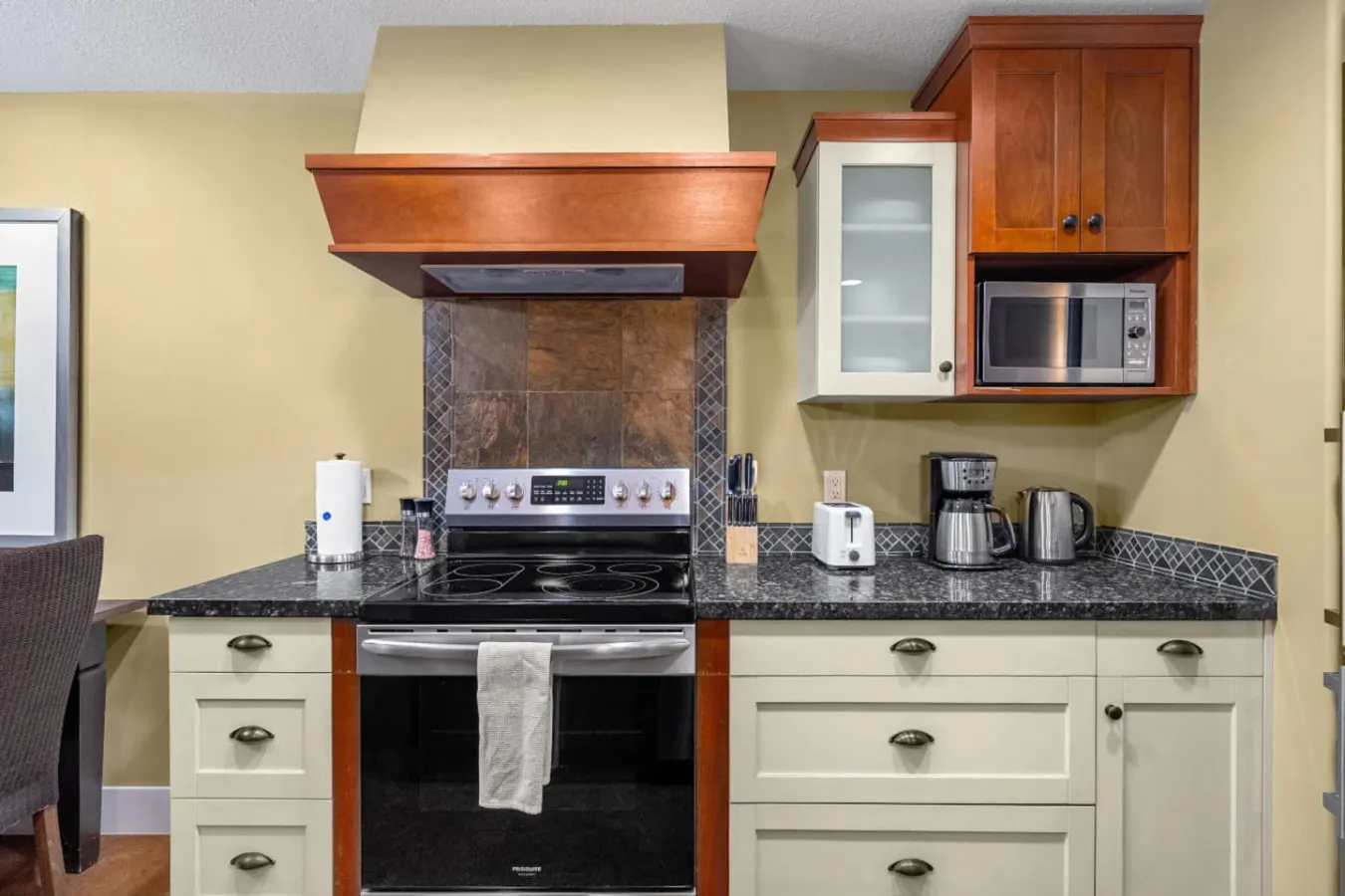 Fireplace Suite: Hot Tub, Pool & Free Park Pass 18