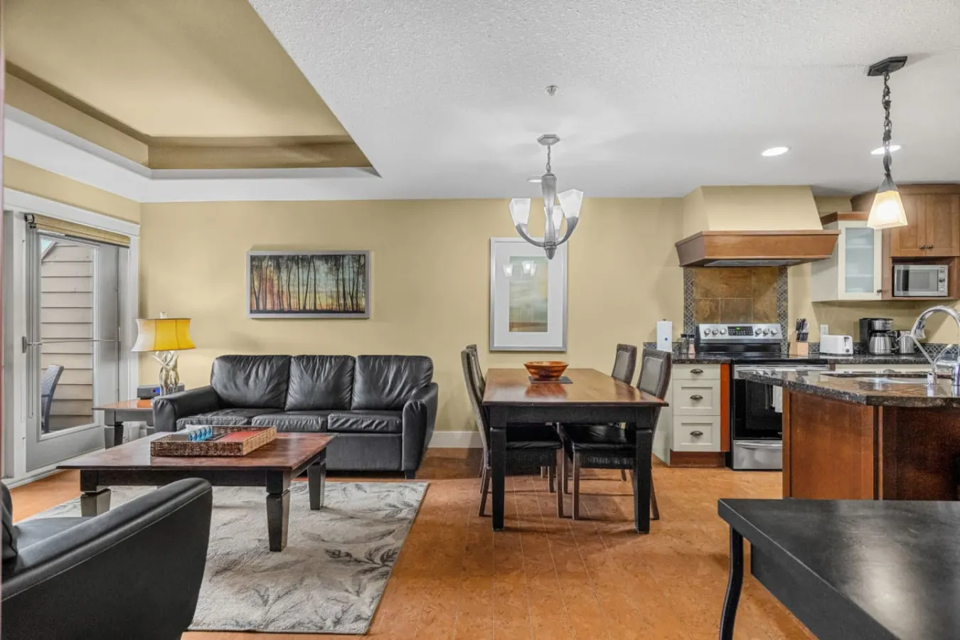 Fireplace Suite: Hot Tub, Pool & Free Park Pass 4
