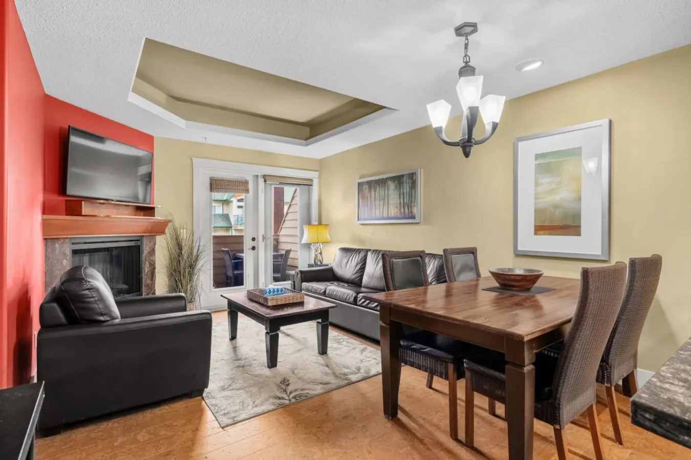 Fireplace Suite: Hot Tub, Pool & Free Park Pass 6