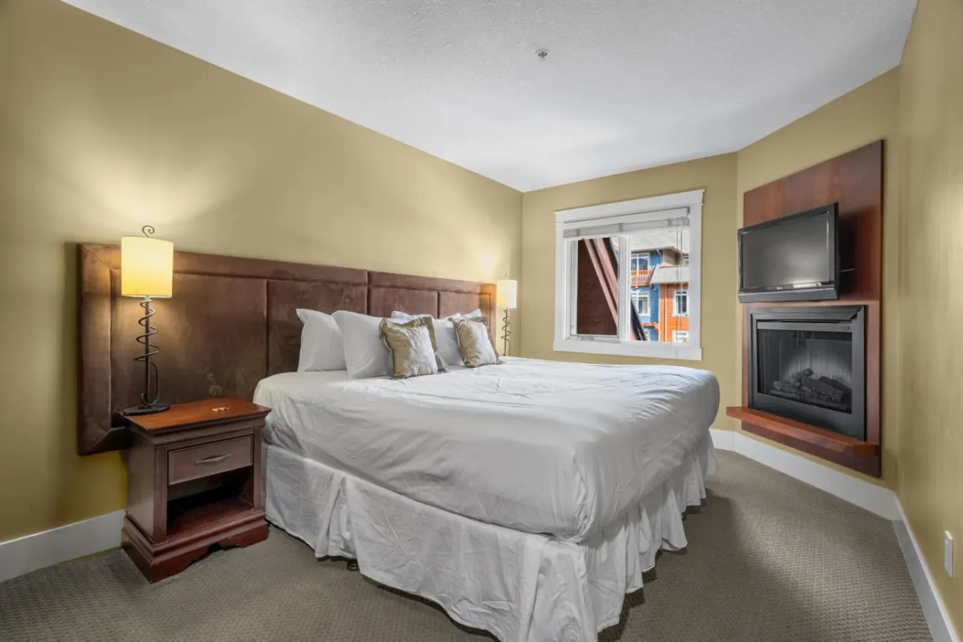 Fireplace Suite: Hot Tub, Pool & Free Park Pass 7