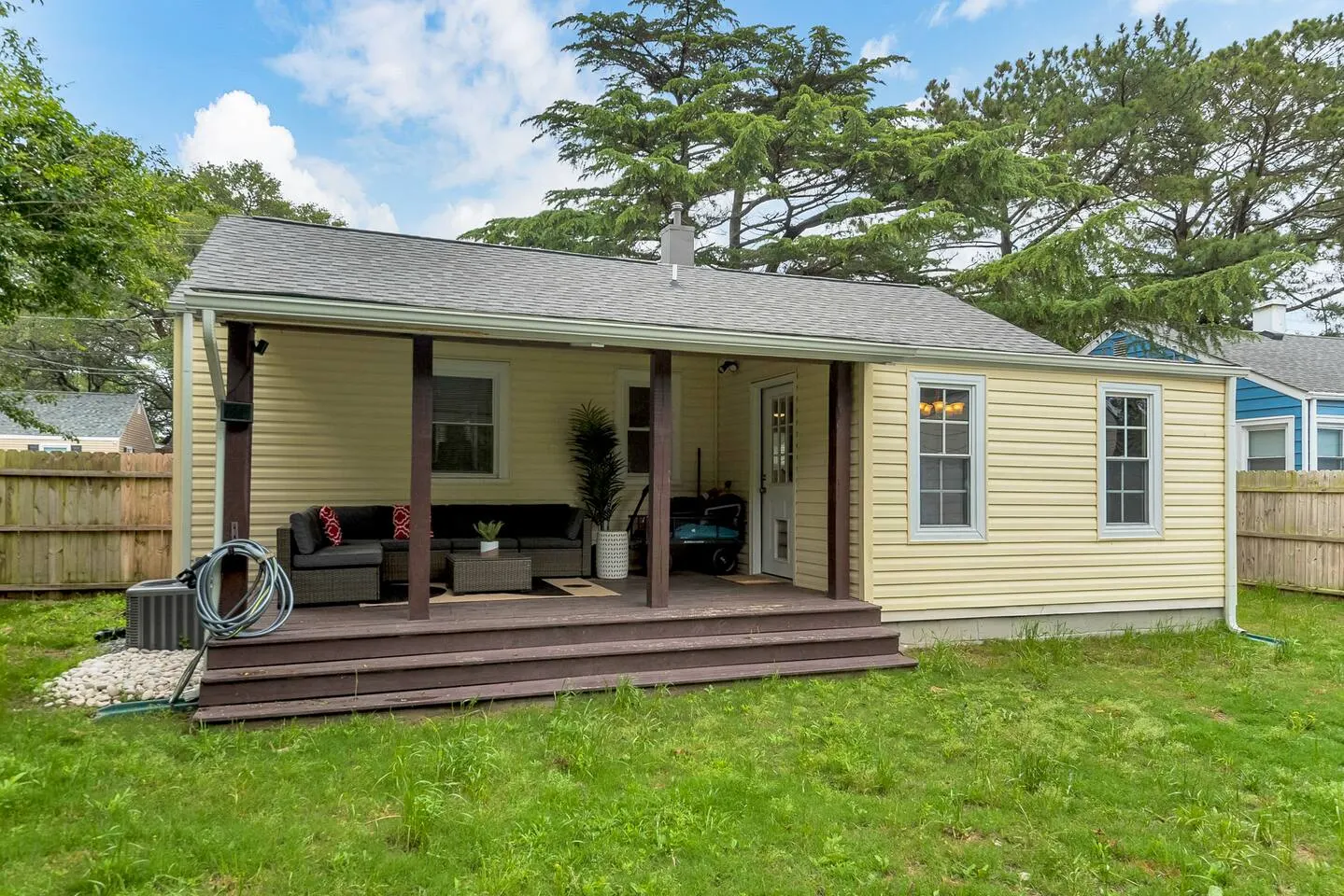 Norfolk Beach Bungalow Pet-Friendly + Deck 10