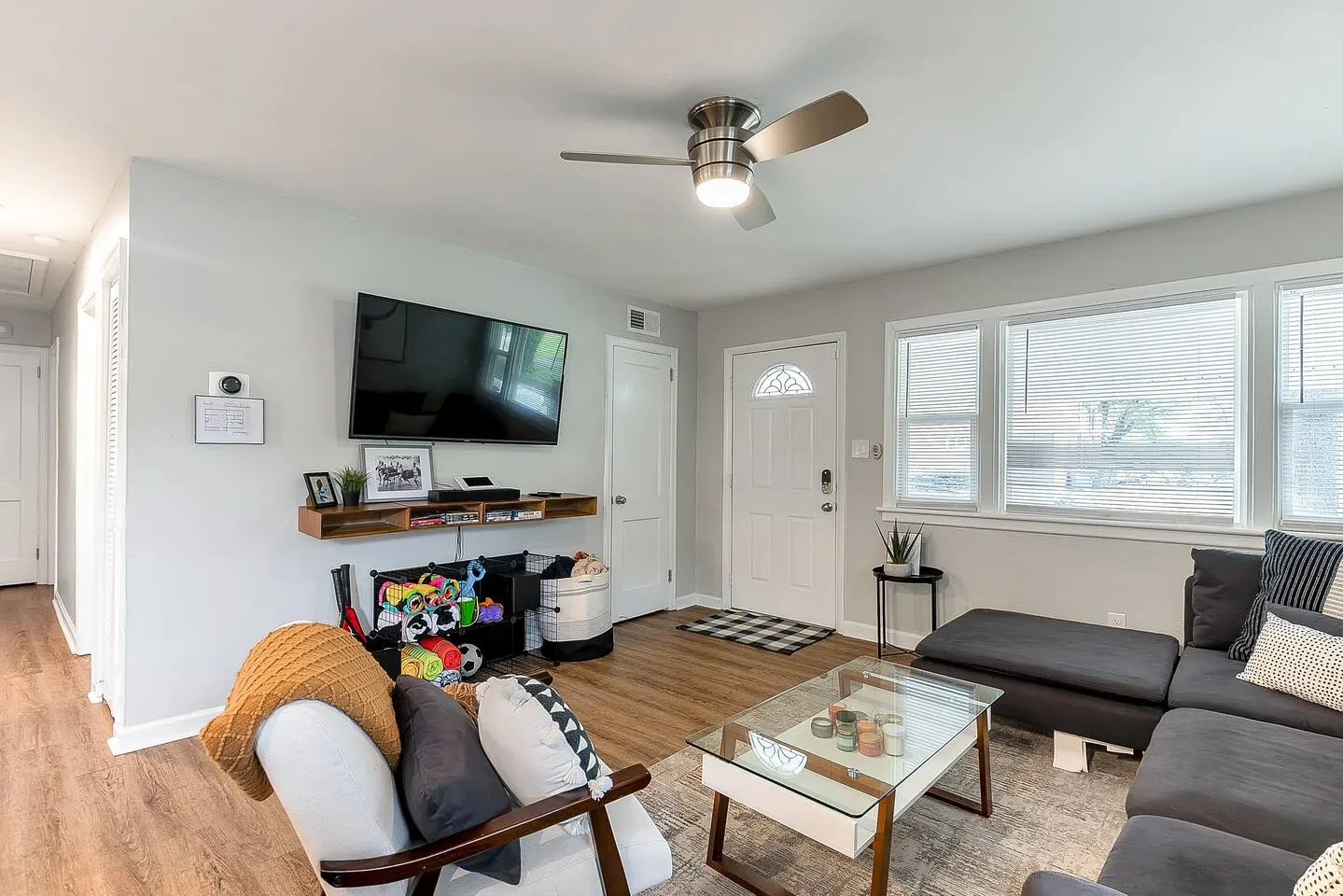 Norfolk Beach Bungalow Pet-Friendly + Deck 12