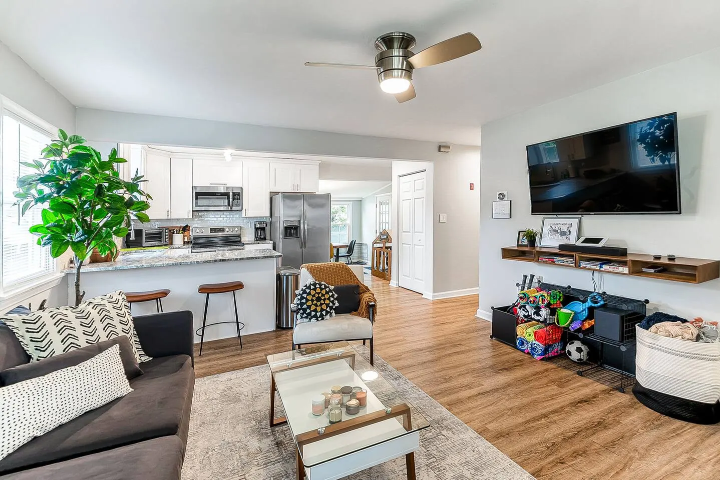 Norfolk Beach Bungalow Pet-Friendly + Deck 13